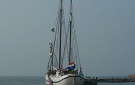 Boot huren Muiden. Tjalk Rederijker