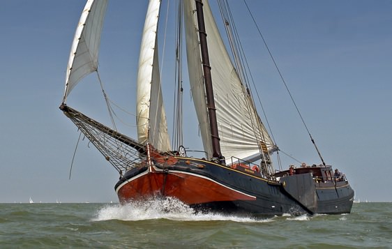 Boot huren Monnickendam. Tjalk Zuiderzee