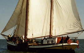 Boat rental . Clipper Anna Trijntje