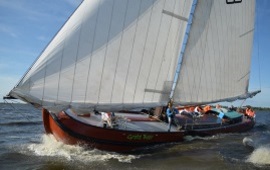 Boot huren Koudum. Skûtsje Grote Beer