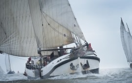 Boot huren Harlingen. Tjalk Larus