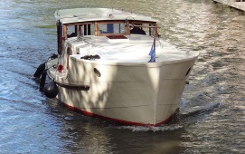 Boot huren Amsterdam. Salonboot Britannia