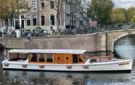 Boot huren Amsterdam. Salonboot Roerdomp