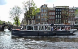 Boot huren Amsterdam. Salonboot Sofia