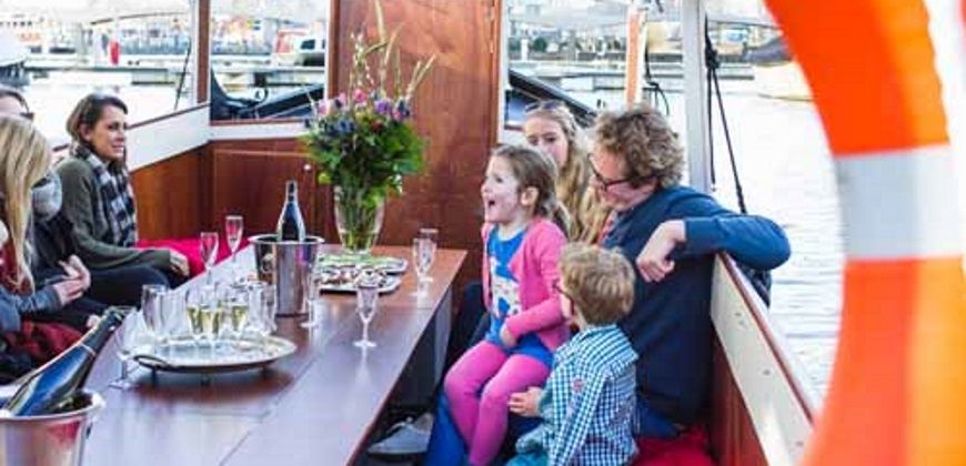 Rondvaartboot-huren-amsterdam-stella-maris