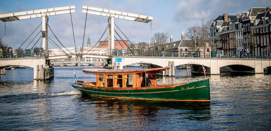 Boot huren Amsterdam. Salonboot Amstel