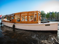 Boot huren Amsterdam. Salonboot Undine