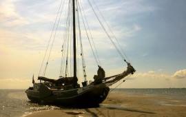 Boot huren Harlingen. Tjalk Zuiderzee